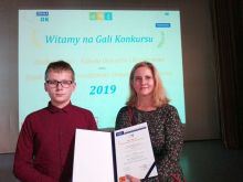 Nagrodzony uczeń z opiekunem